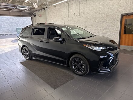 2025 Toyota Sienna XSE Minivan/Van