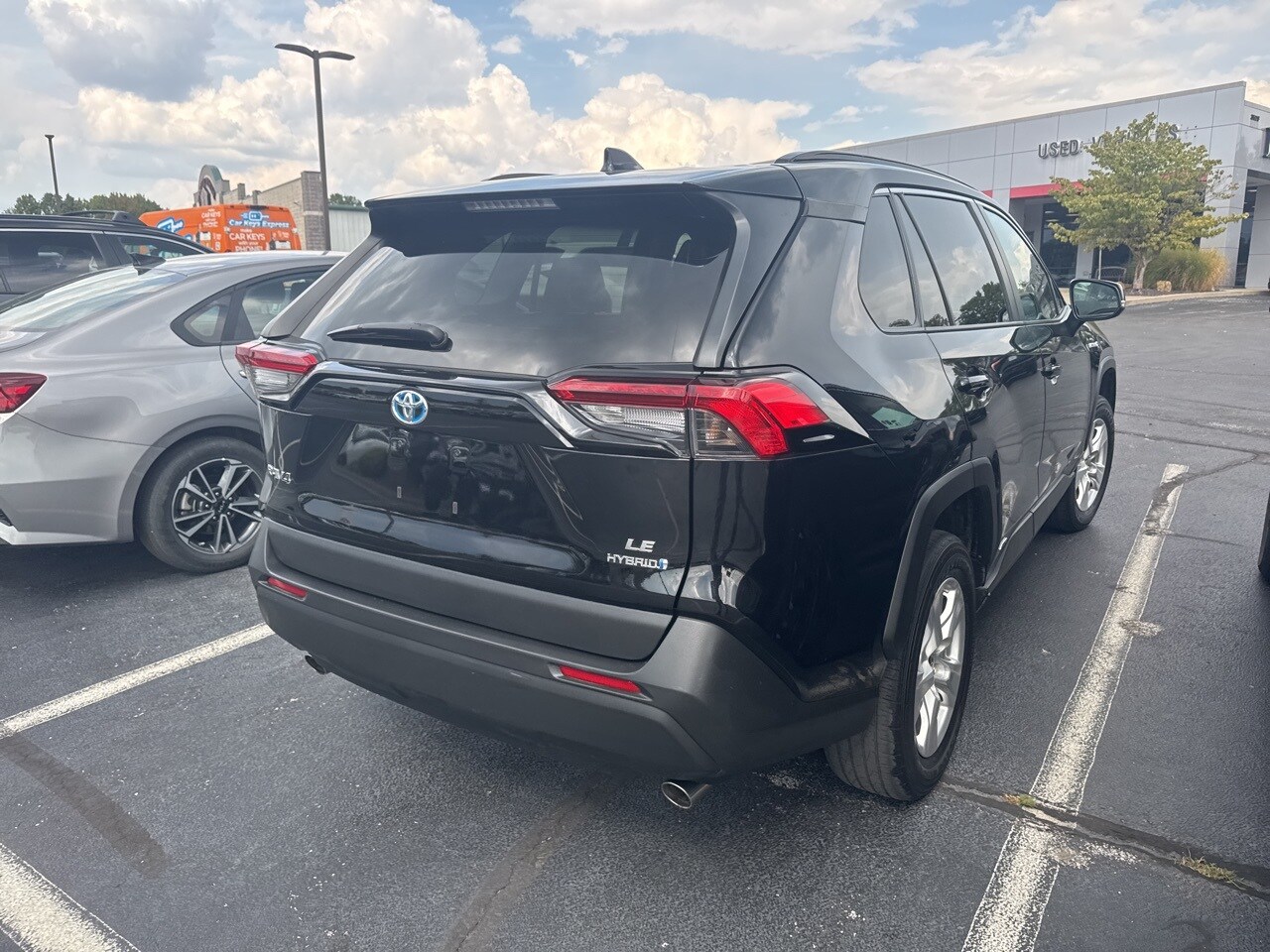 2021 Toyota RAV4 Hybrid LE photo 4