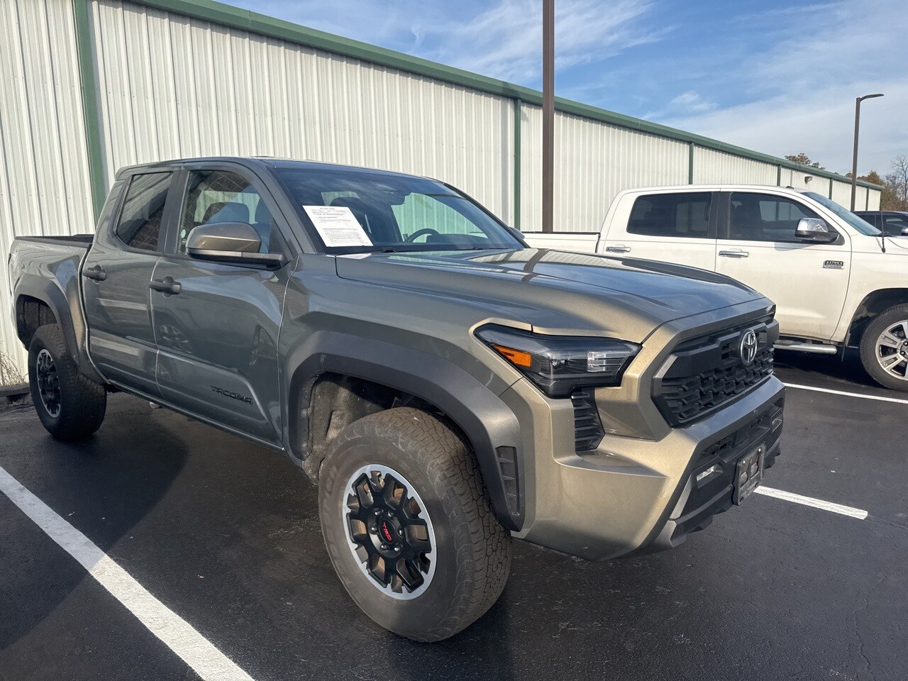 2024 Toyota Tacoma TRD Off-Road photo 2