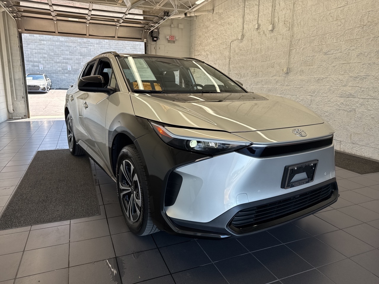 Used 2023 Toyota bZ4X XLE with VIN JTMABACA8PA033034 for sale in Springfield, MO