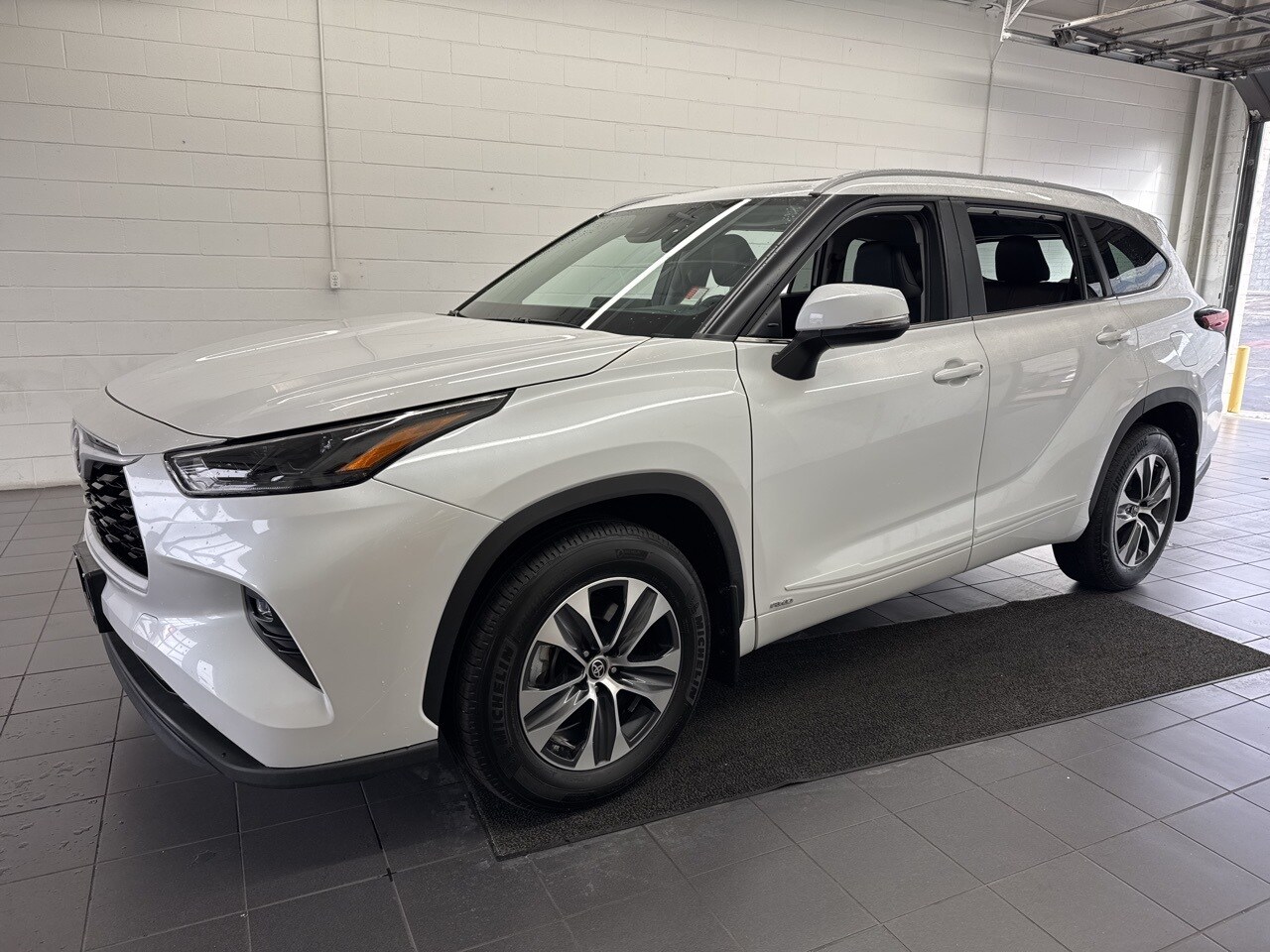 2025 Toyota Highlander Hybrid XLE photo 4