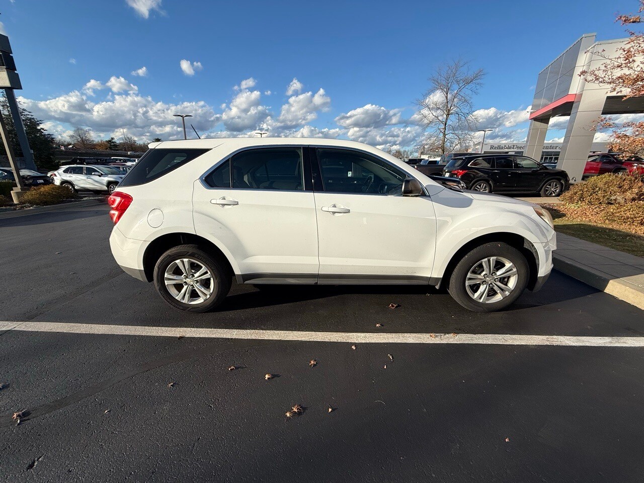 2016 Chevrolet Equinox LS photo 2