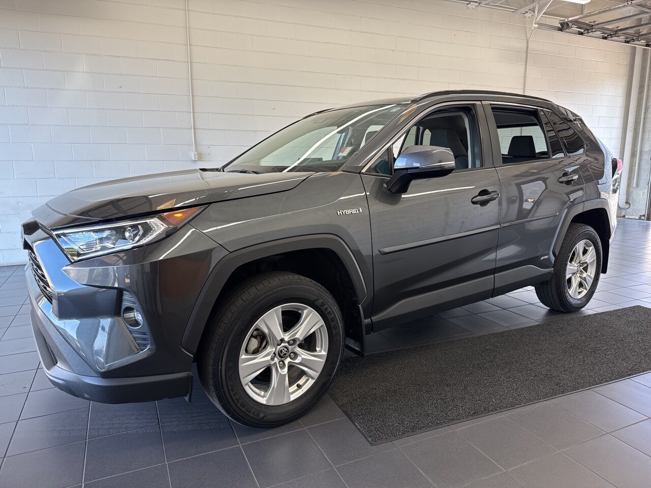 2021 Toyota RAV4 Hybrid XLE photo 4