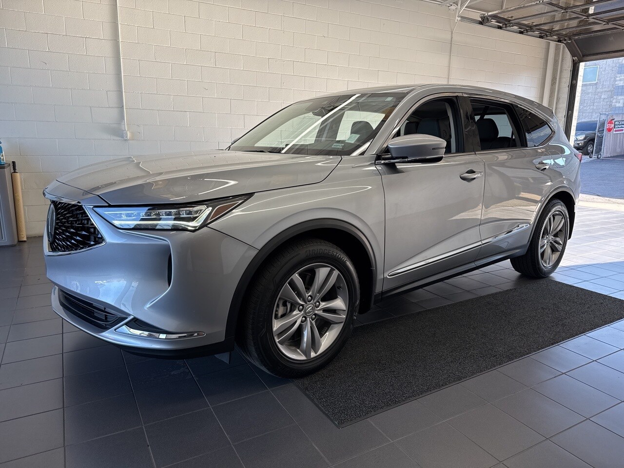 2023 Acura MDX SH-AWD photo 4