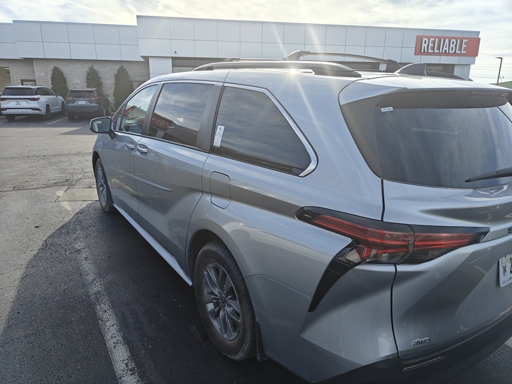 Used 2021 Toyota Sienna LE Minivan/Van