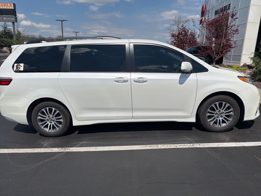 Used 2019 Toyota Sienna XLE Minivan/Van
