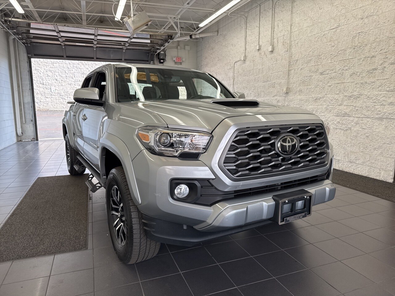 2023 Toyota Tacoma TRD Sport photo 2