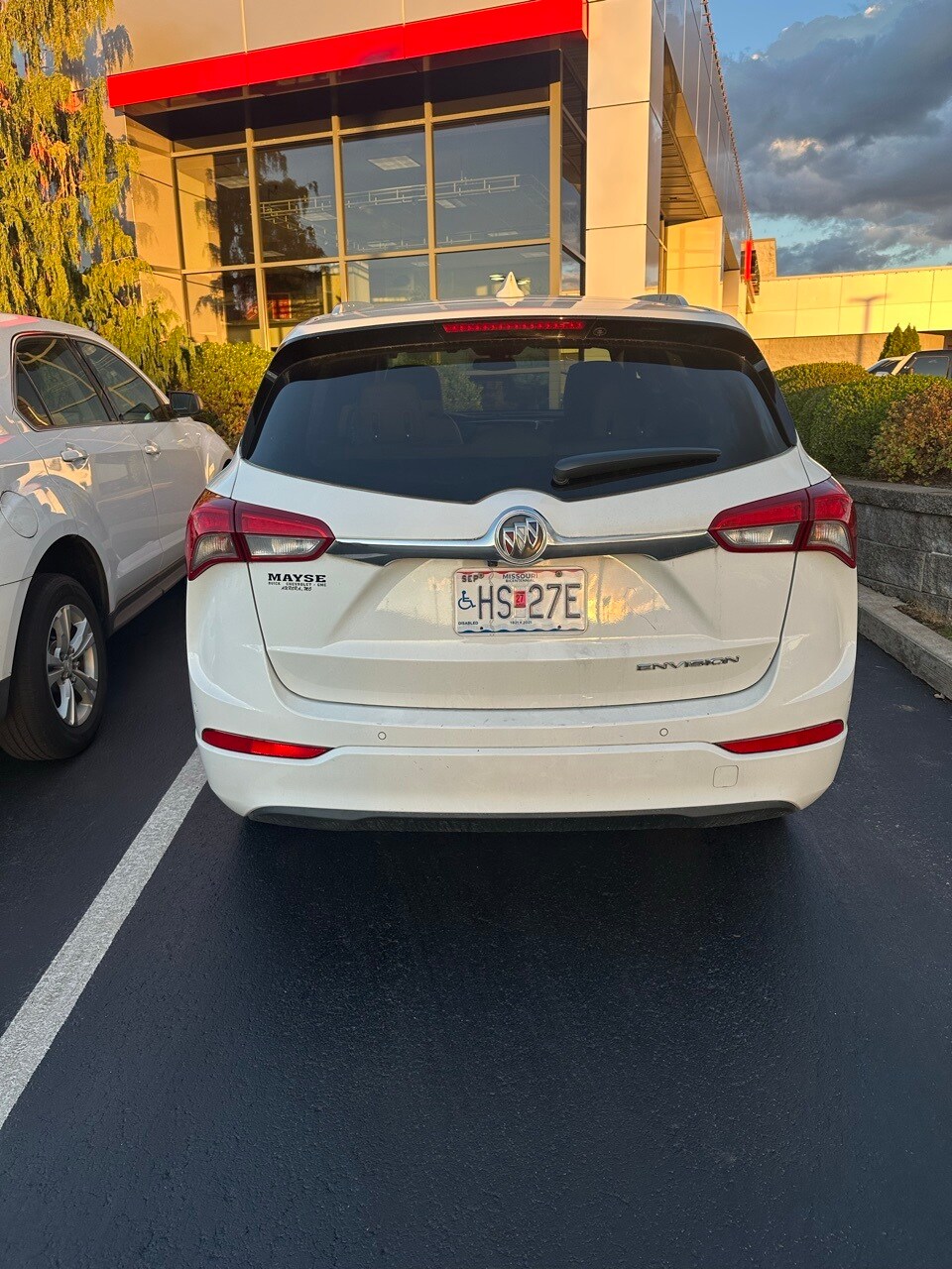 2019 Buick Envision Essence photo 2