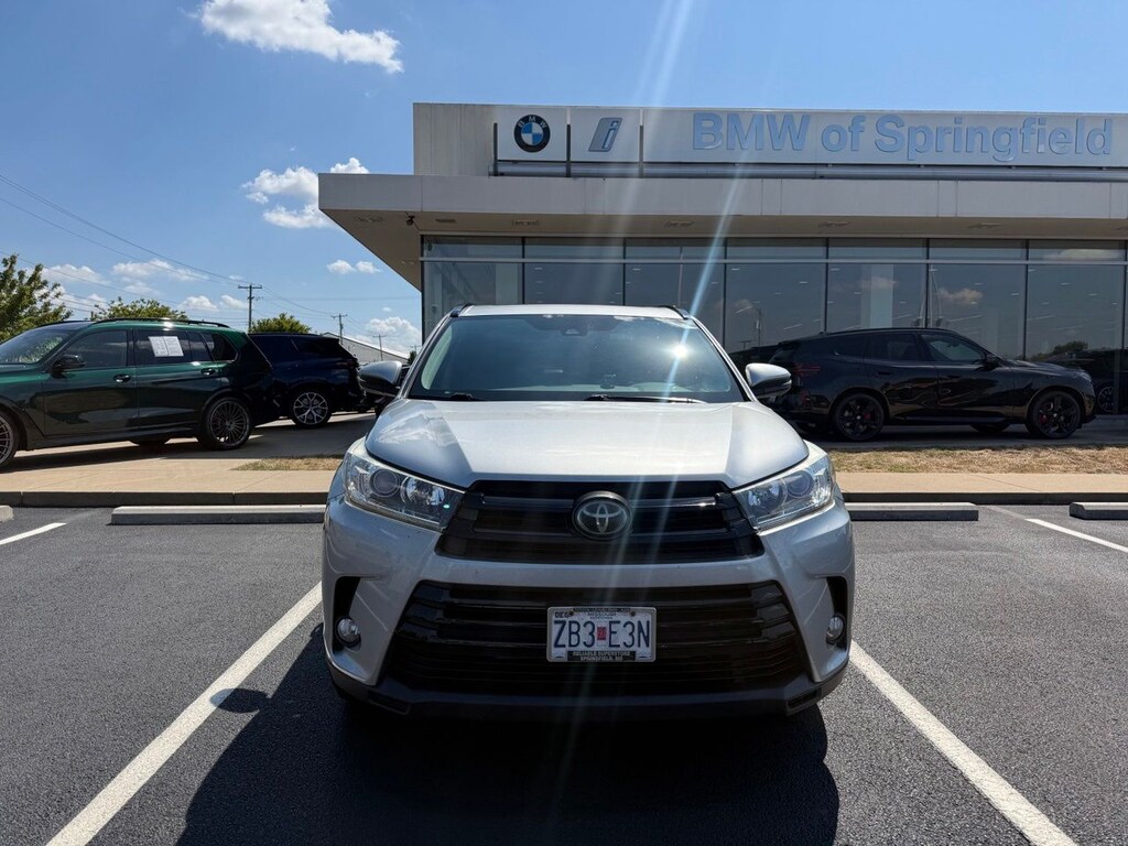 Used 2017 Toyota Highlander SE SUV