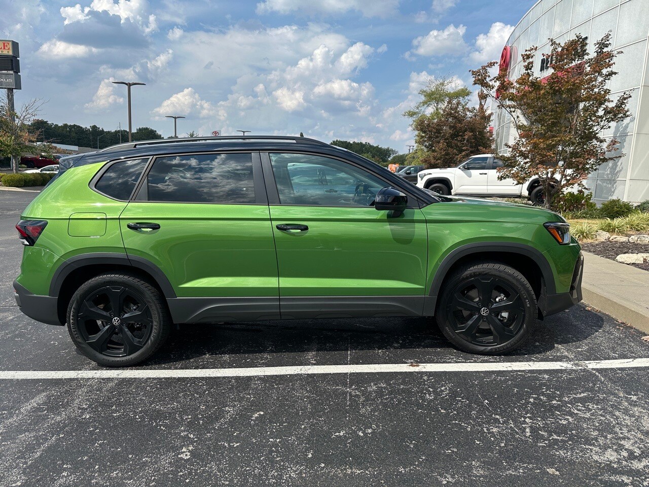 2025 Volkswagen Taos SE photo 3