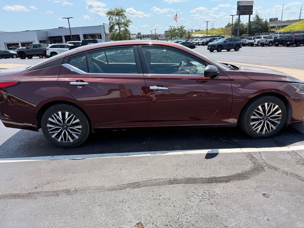Used 2024 Nissan Altima 2.5 SV Sedan