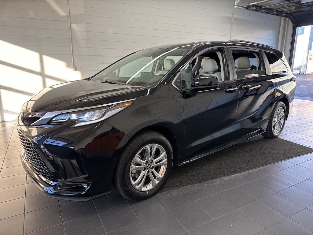 Certified 2023 Toyota Sienna XSE Minivan/Van