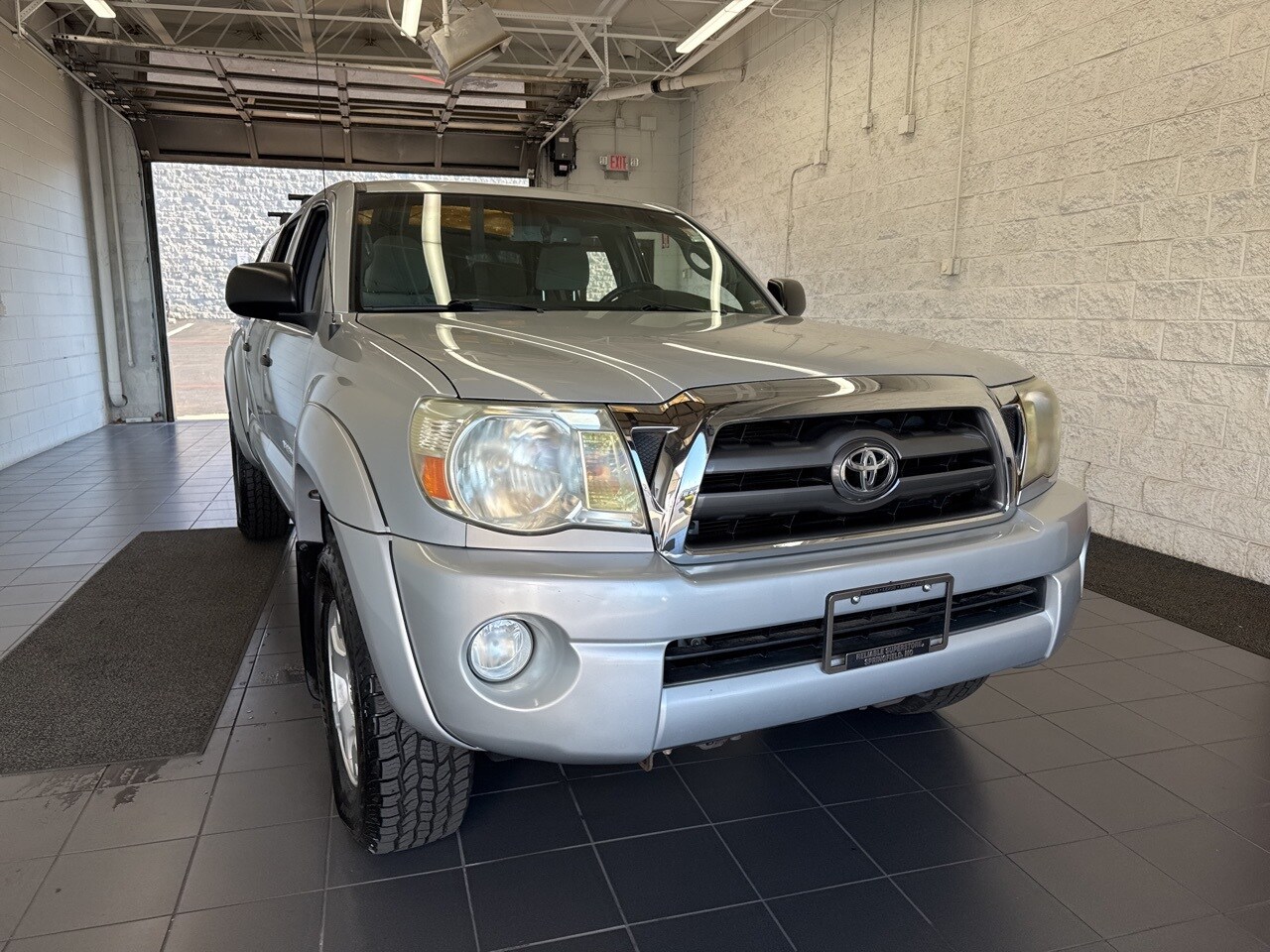 2009 Toyota Tacoma Base photo 2