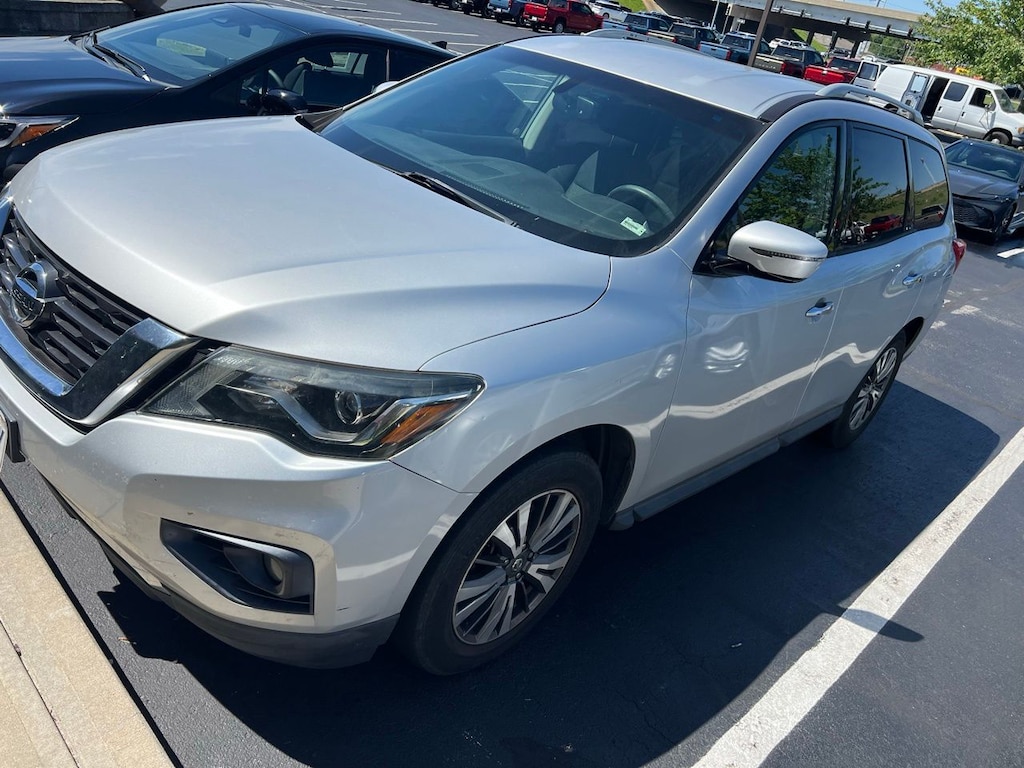 Used 2017 Nissan Pathfinder SV SUV