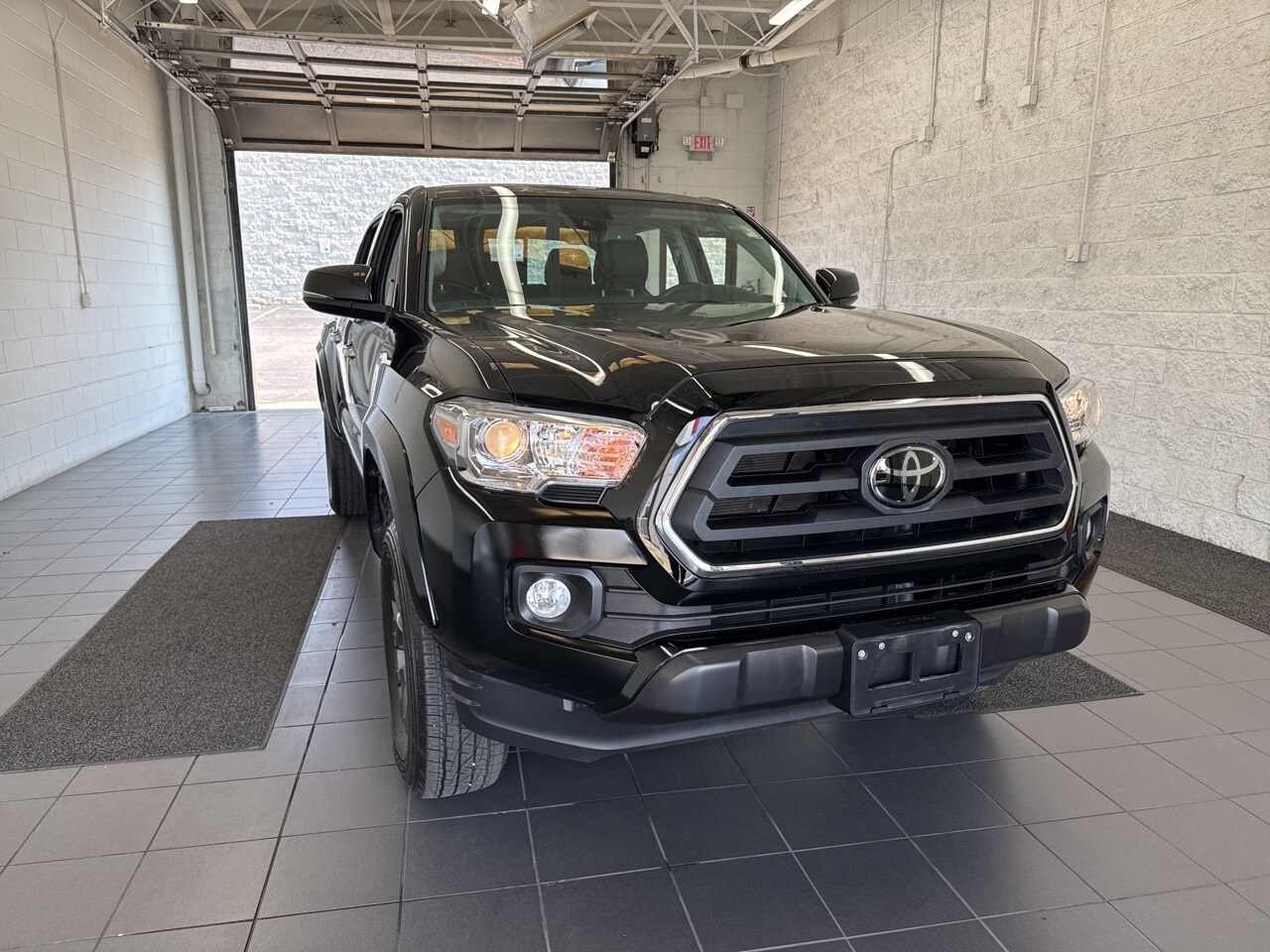 2023 Toyota Tacoma SR5 photo 2