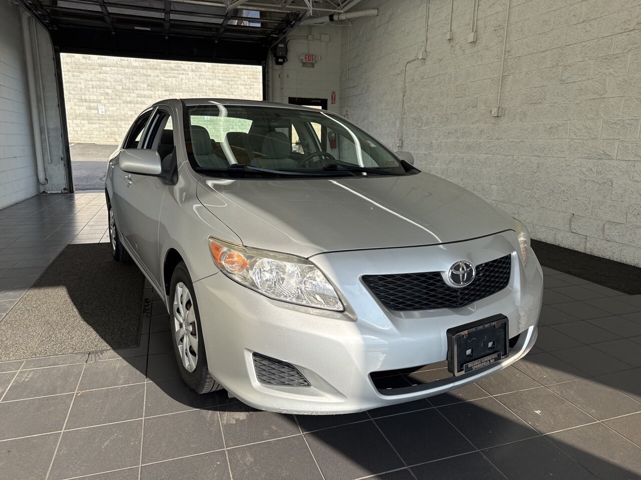 2009 Toyota Corolla LE photo 2