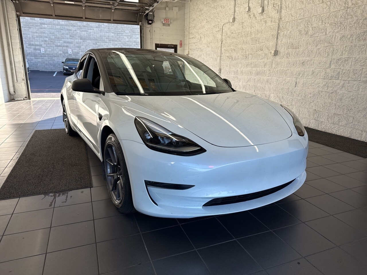 2023 Tesla Model 3 photo 2