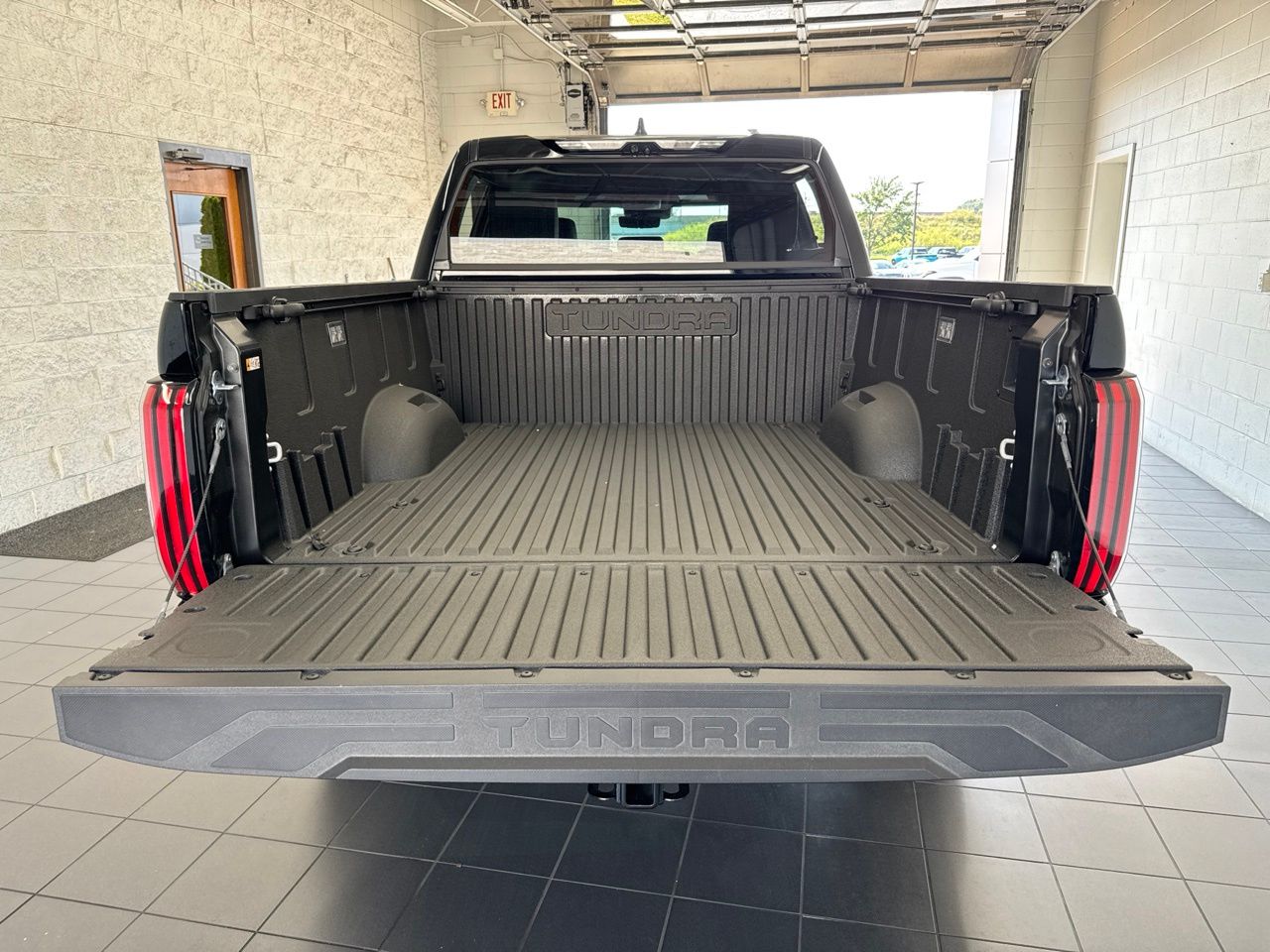 2026 Toyota Tundra Limited - Photo 10