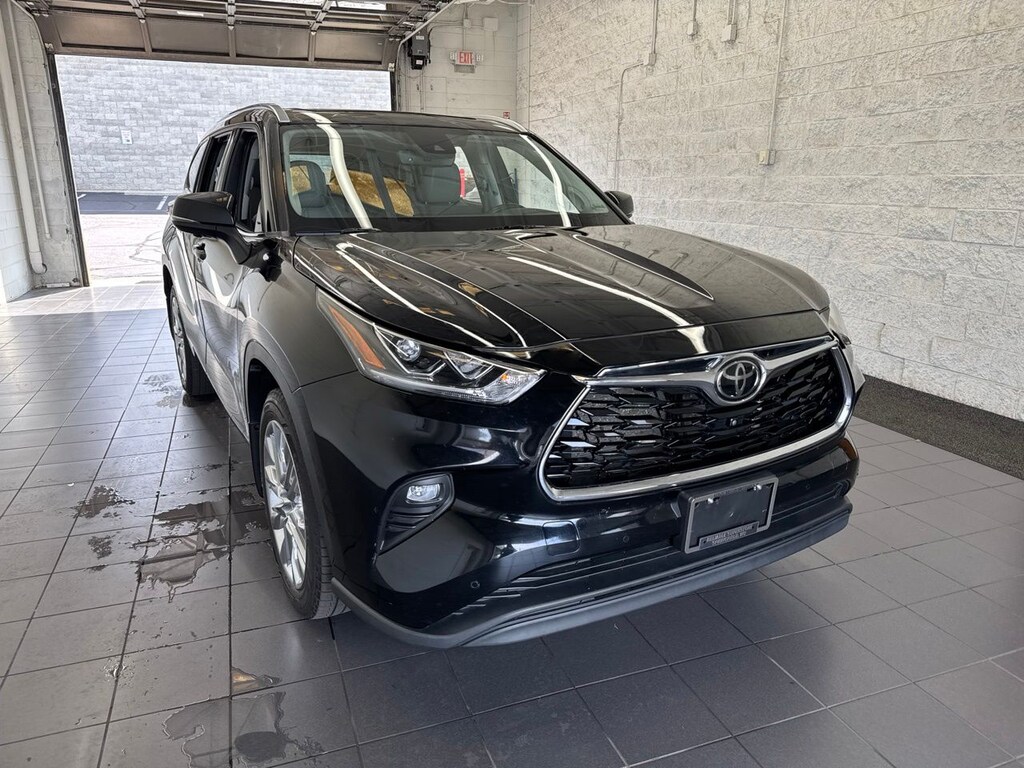 Used 2023 Toyota Highlander Limited SUV