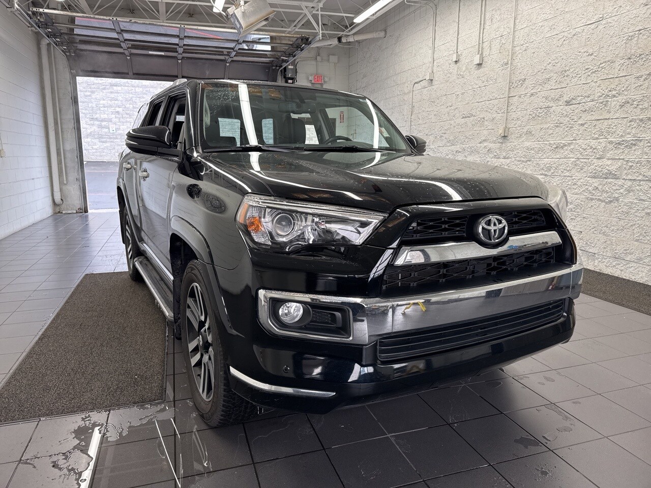 2018 Toyota 4Runner Limited photo 2