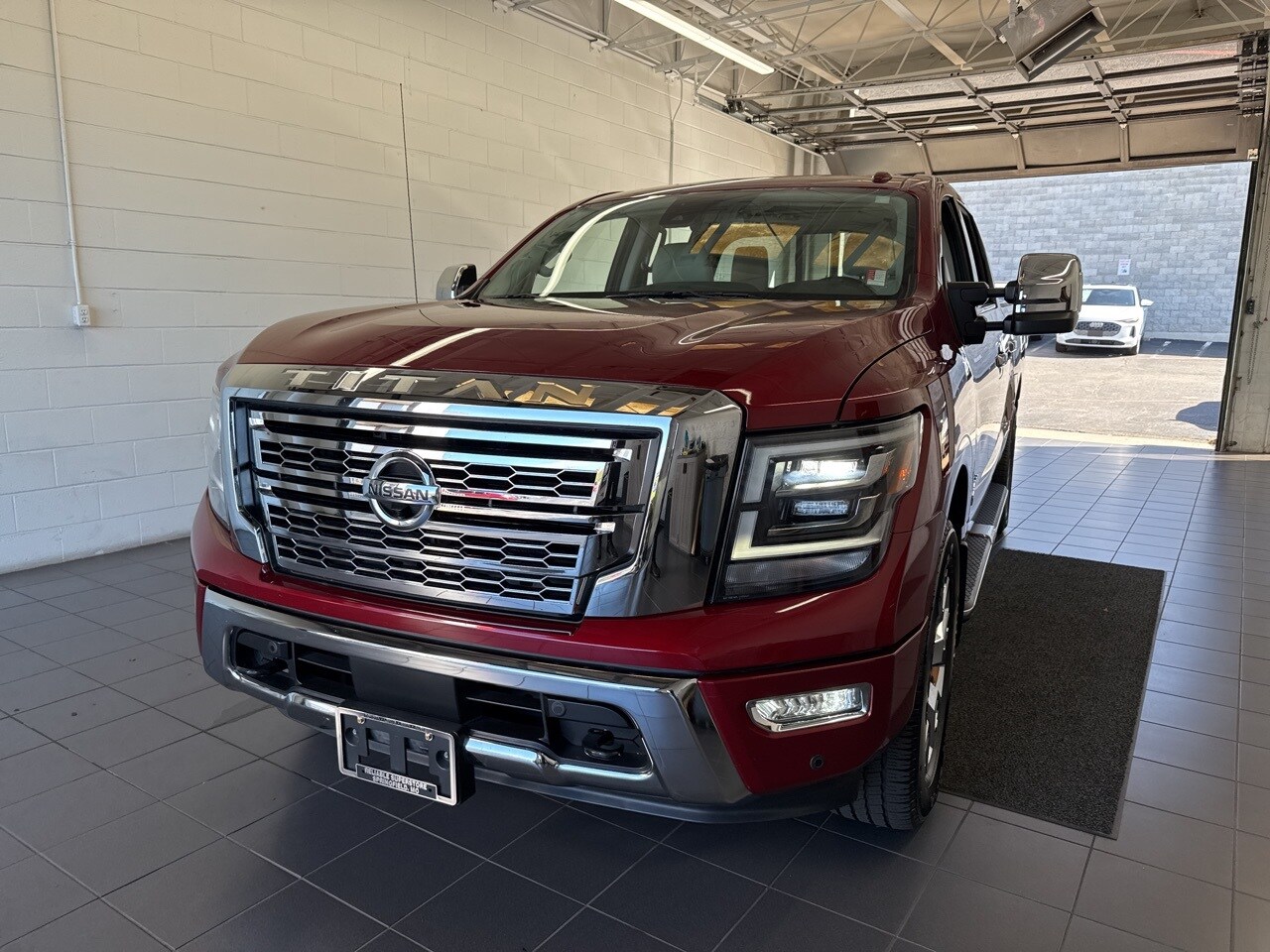 2021 Nissan Titan SL photo 3