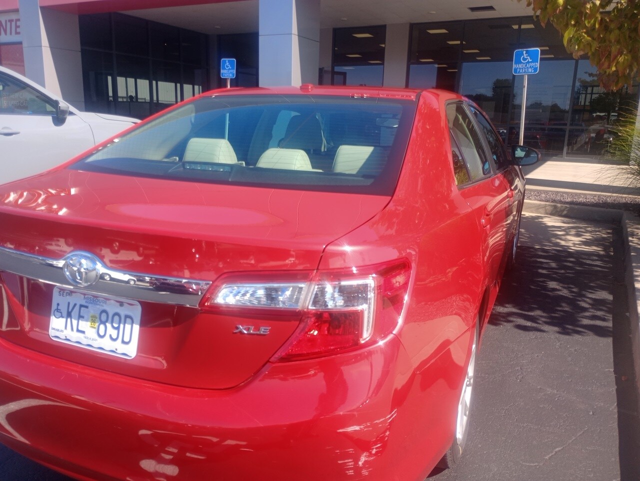 2014 Toyota Camry SE photo 3