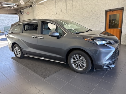 2025 Toyota Sienna XLE Minivan/Van
