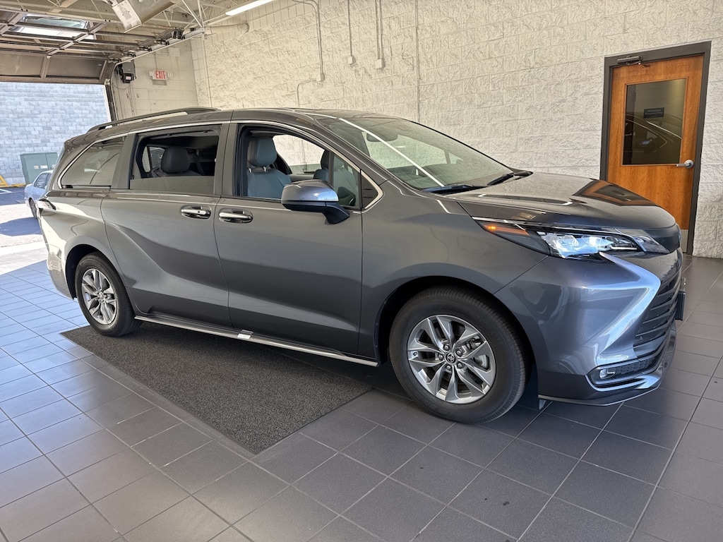 Certified 2025 Toyota Sienna XLE Minivan/Van