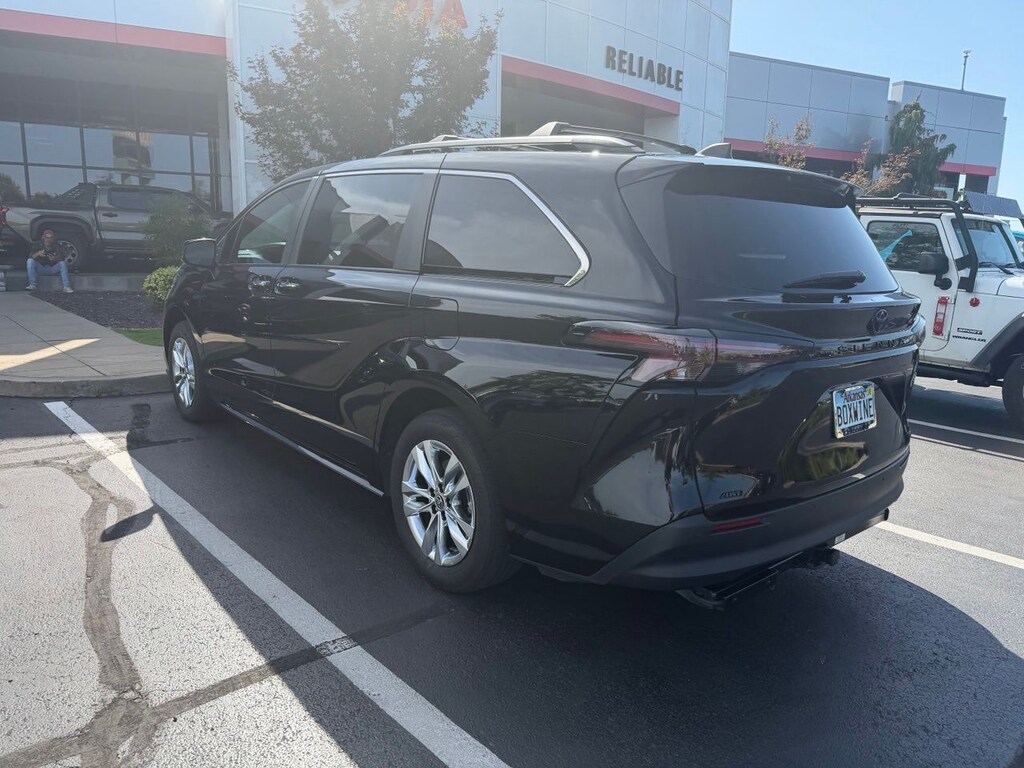 Used 2023 Toyota Sienna Woodland Edition Minivan/Van