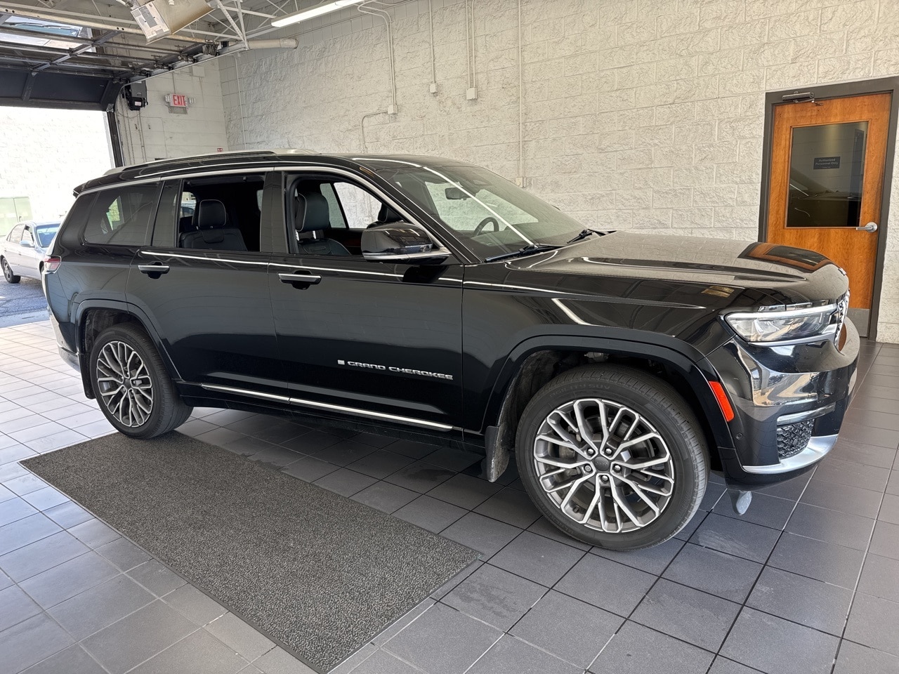 2021 Jeep Grand Cherokee L Summit Reserve's photo