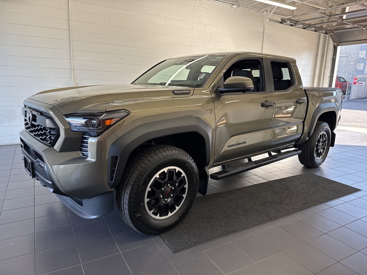 2025 Toyota Tacoma TRD photo 4