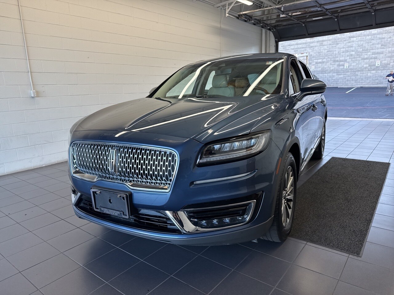2019 Lincoln Nautilus Select photo 3
