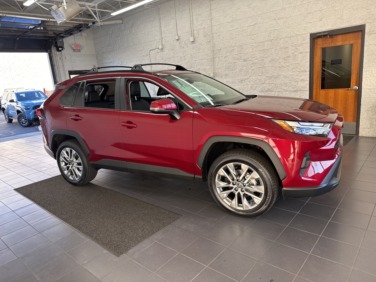 2025 Toyota RAV4 XLE Premium's photo