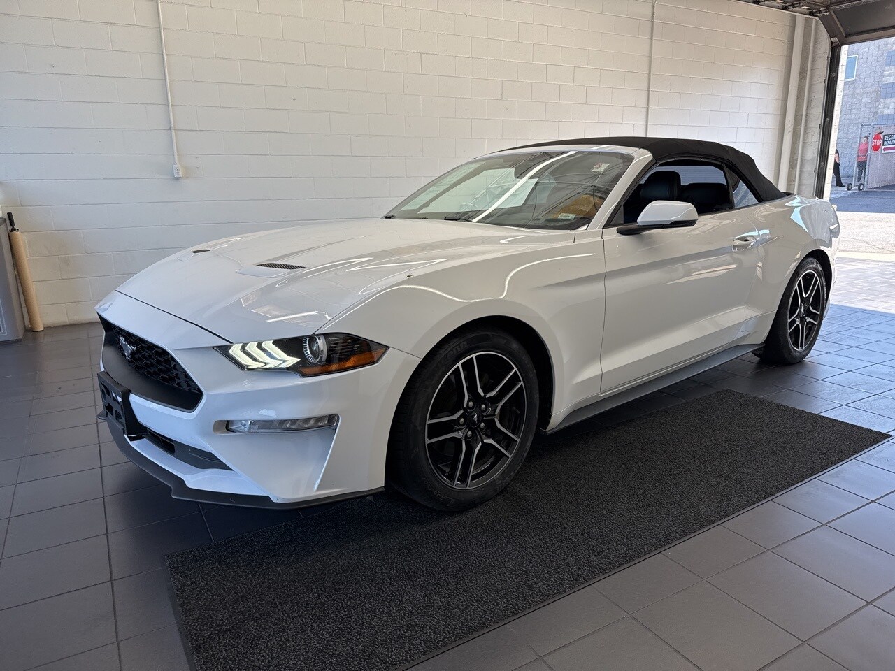 2018 Ford Mustang EcoBoost Premium Convertible photo 4