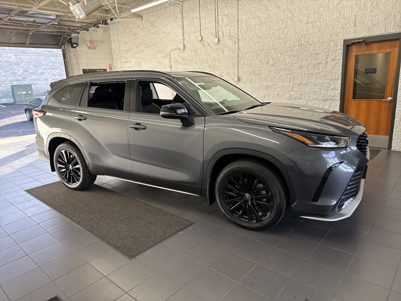 2024 Toyota Highlander XSE's photo
