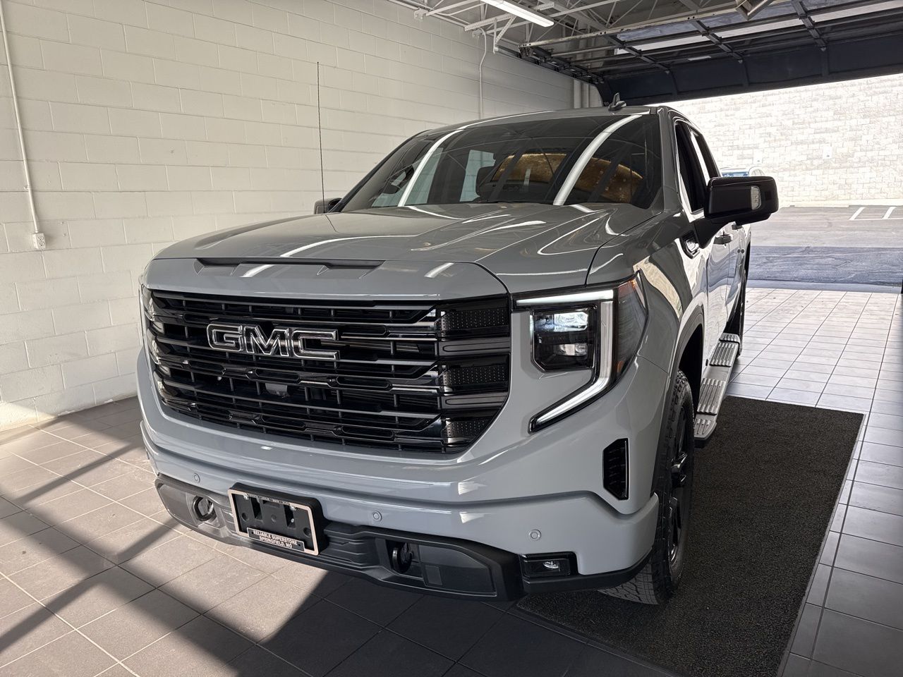 View vehicle photo 3