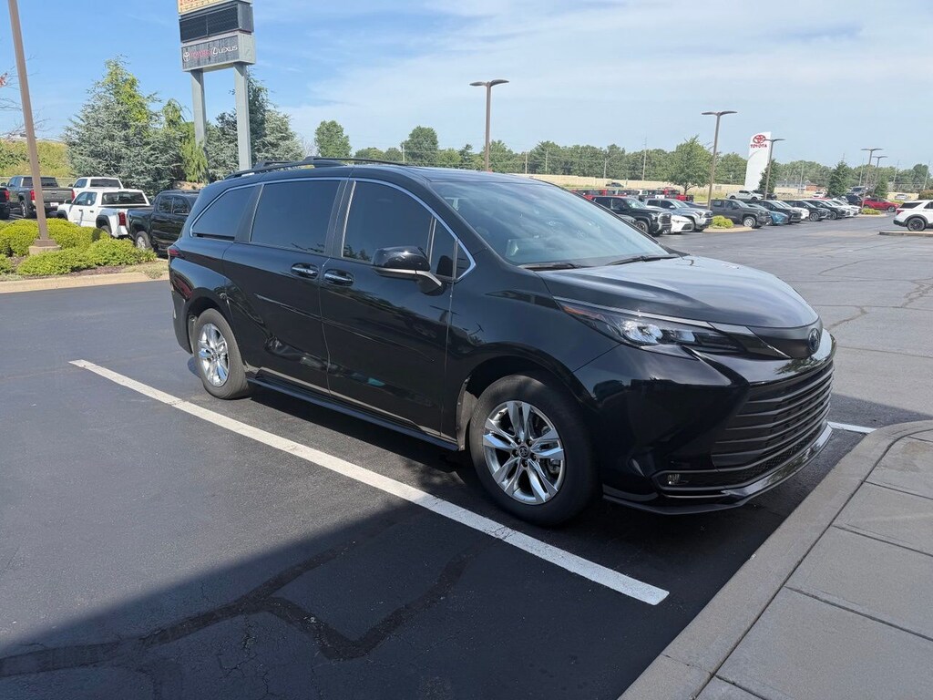 Used 2023 Toyota Sienna Woodland Edition Minivan/Van