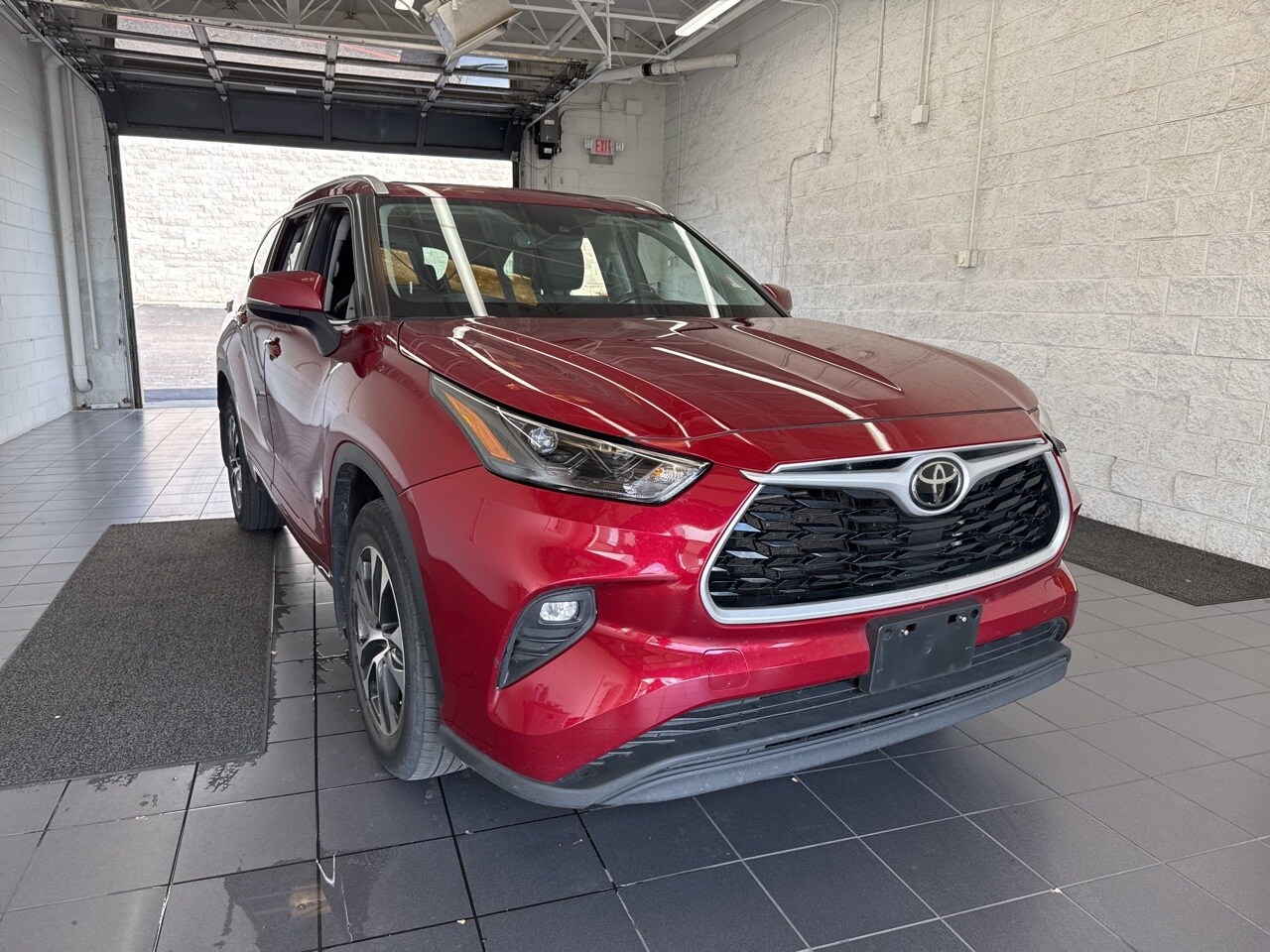2022 Toyota Highlander XLE photo 2