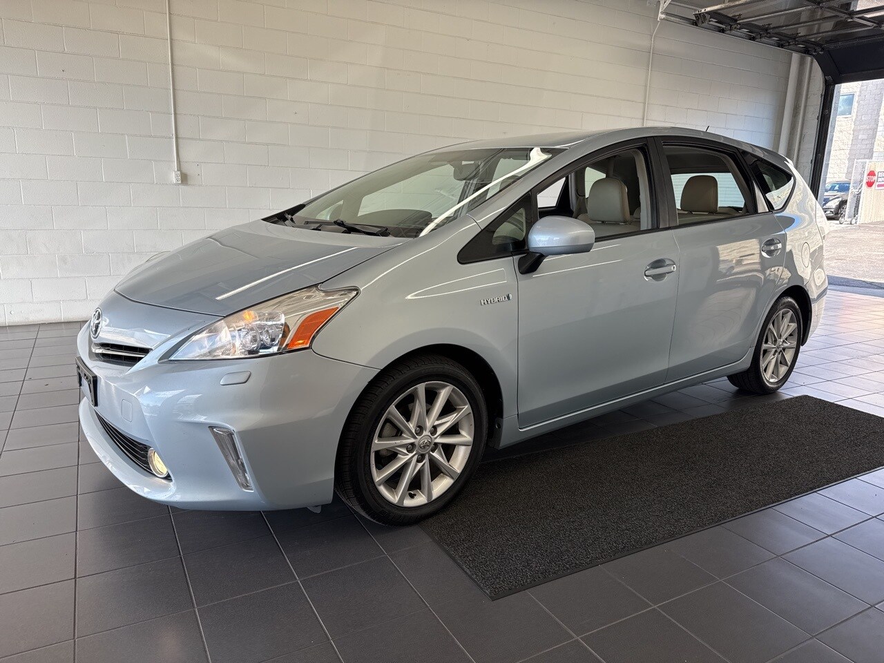 2012 Toyota Prius V Five photo 4