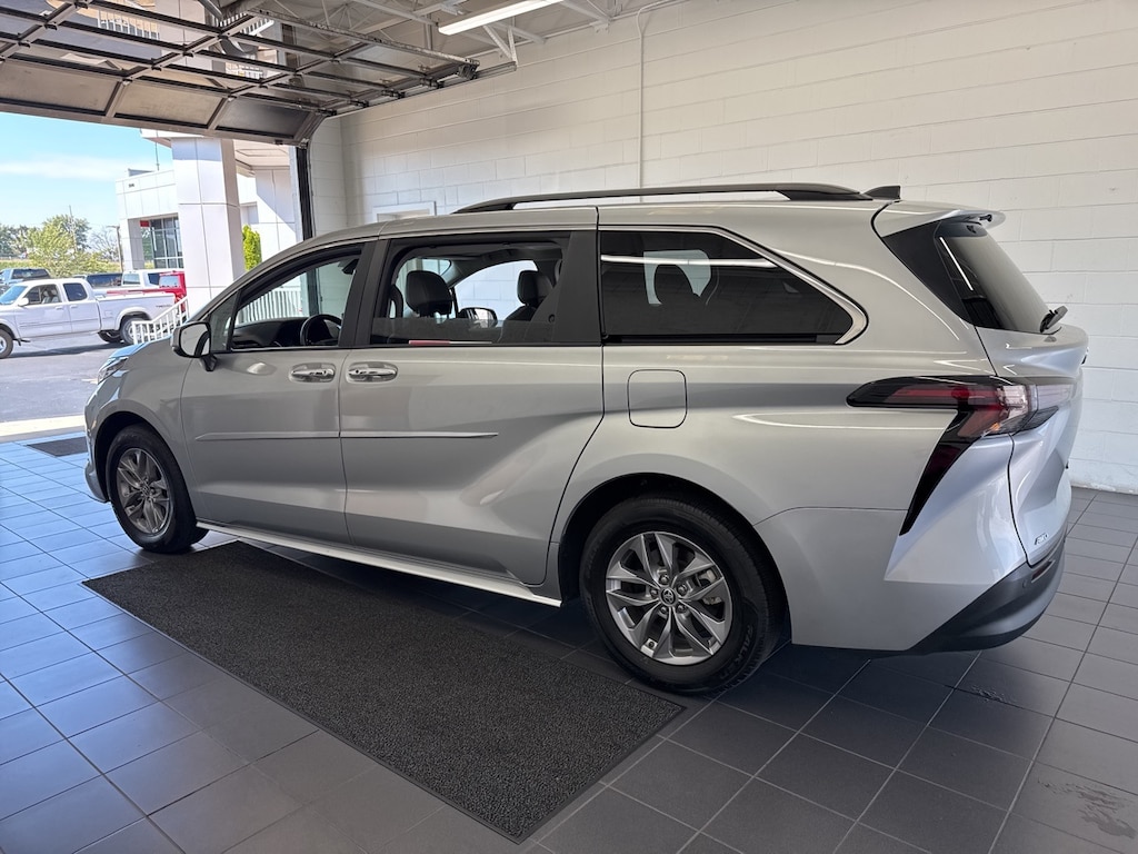 Certified 2024 Toyota Sienna XLE Minivan/Van