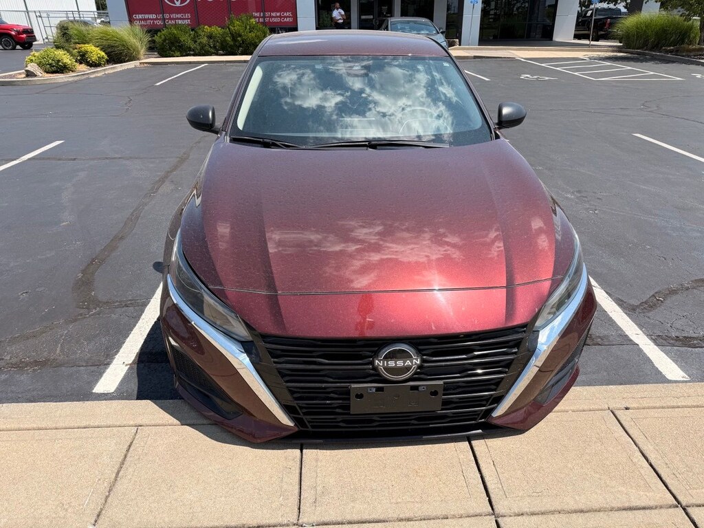 Used 2024 Nissan Altima 2.5 SV Sedan