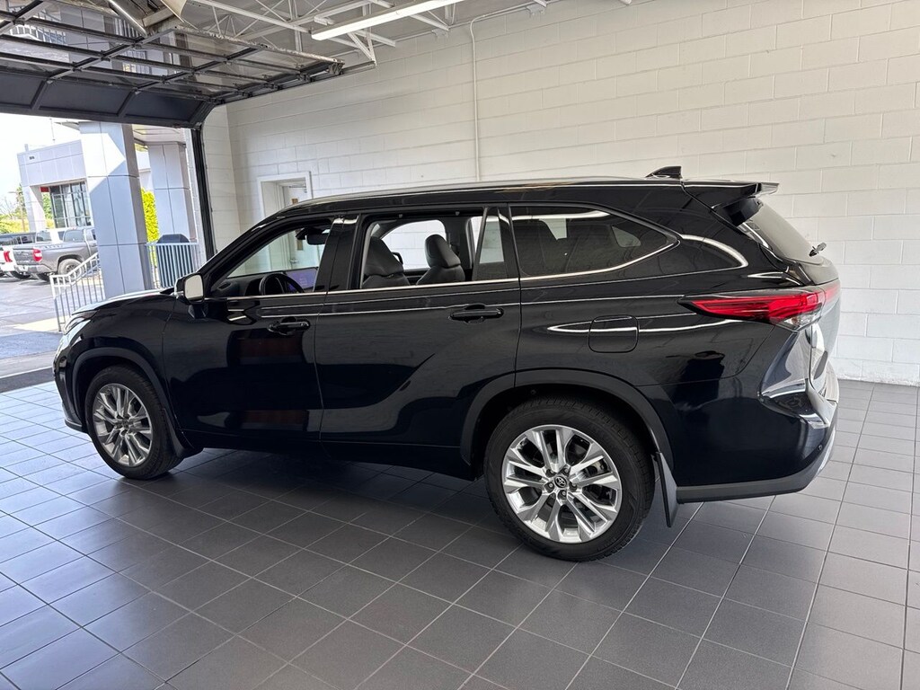 Used 2023 Toyota Highlander Limited SUV