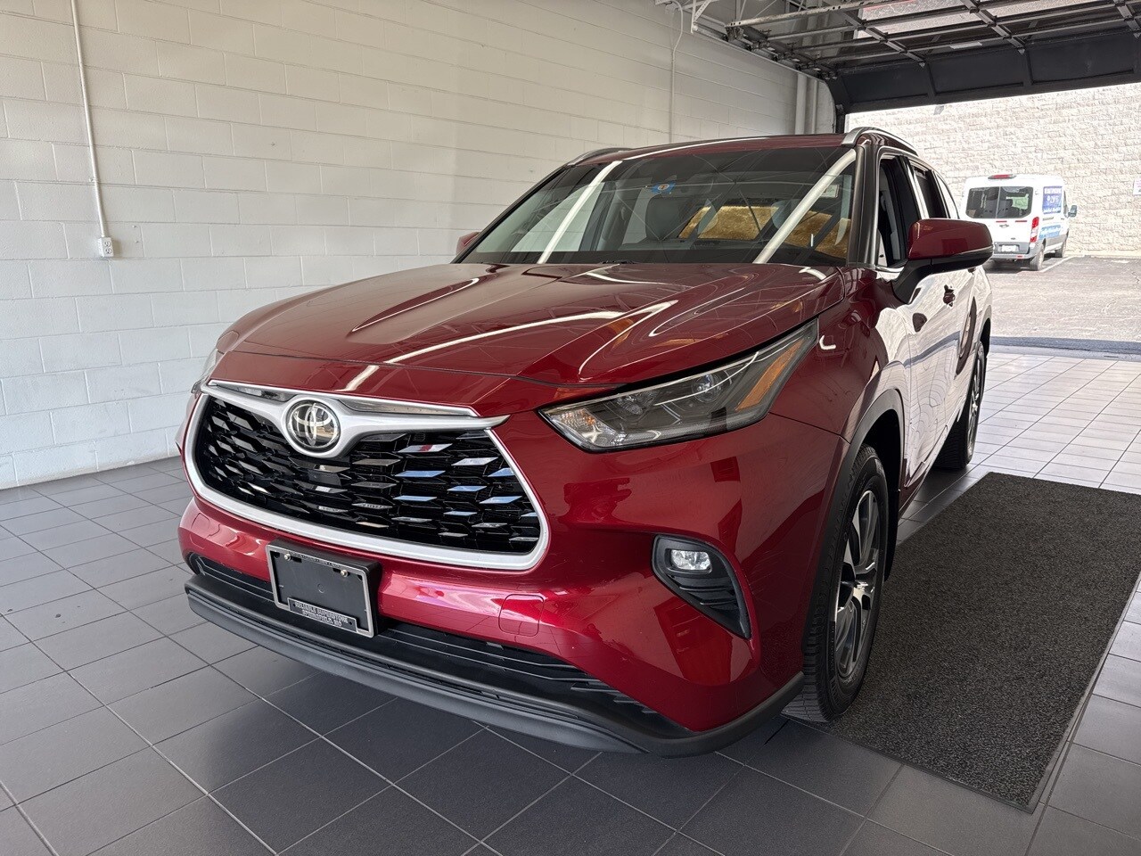 2021 Toyota Highlander XLE photo 3
