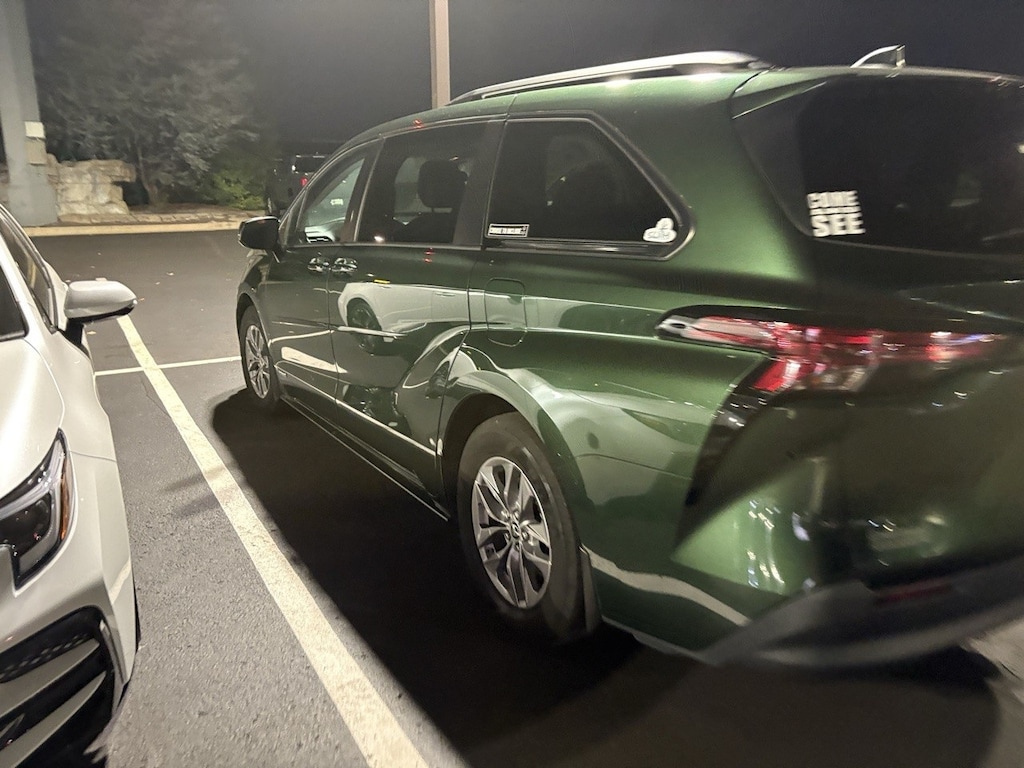 Used 2021 Toyota Sienna LE Minivan/Van