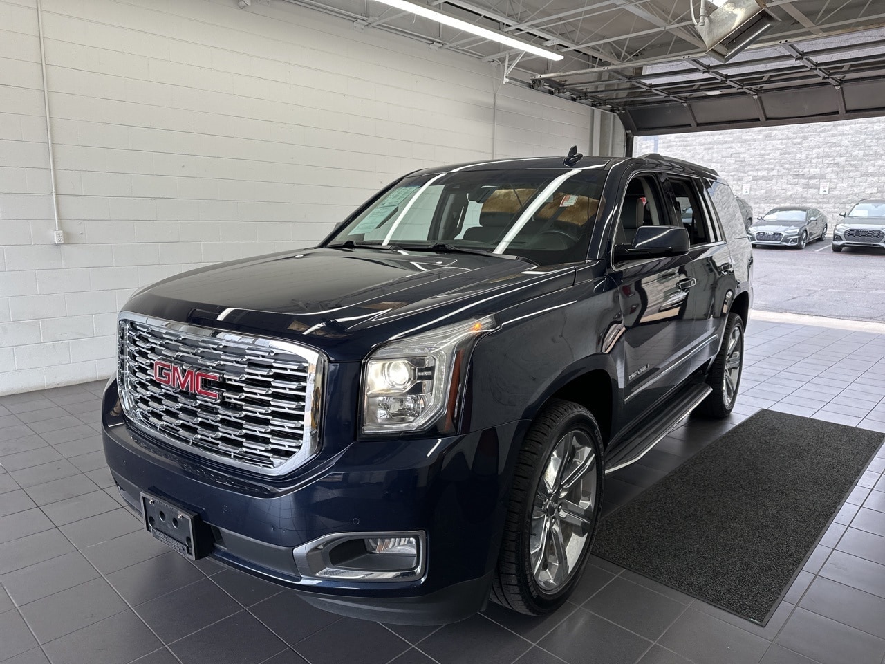 Used 2018 GMC Yukon Denali with VIN 1GKS2CKJ5JR179129 for sale in Springfield, MO