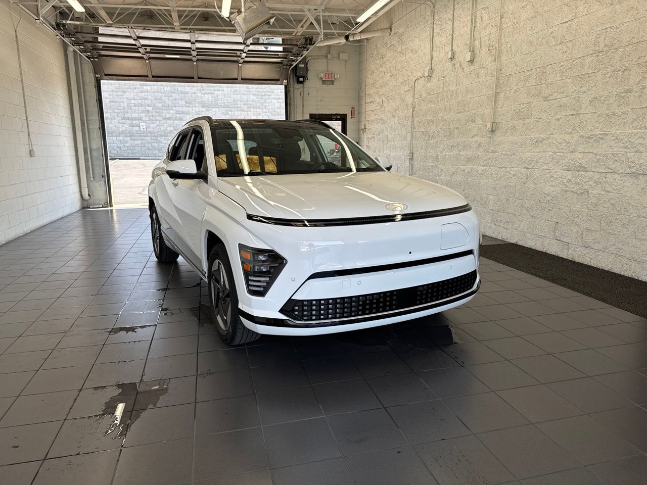 Used 2025 Hyundai Kona EV Limited with VIN KM8HE3A65SU026772 for sale in Springfield, MO