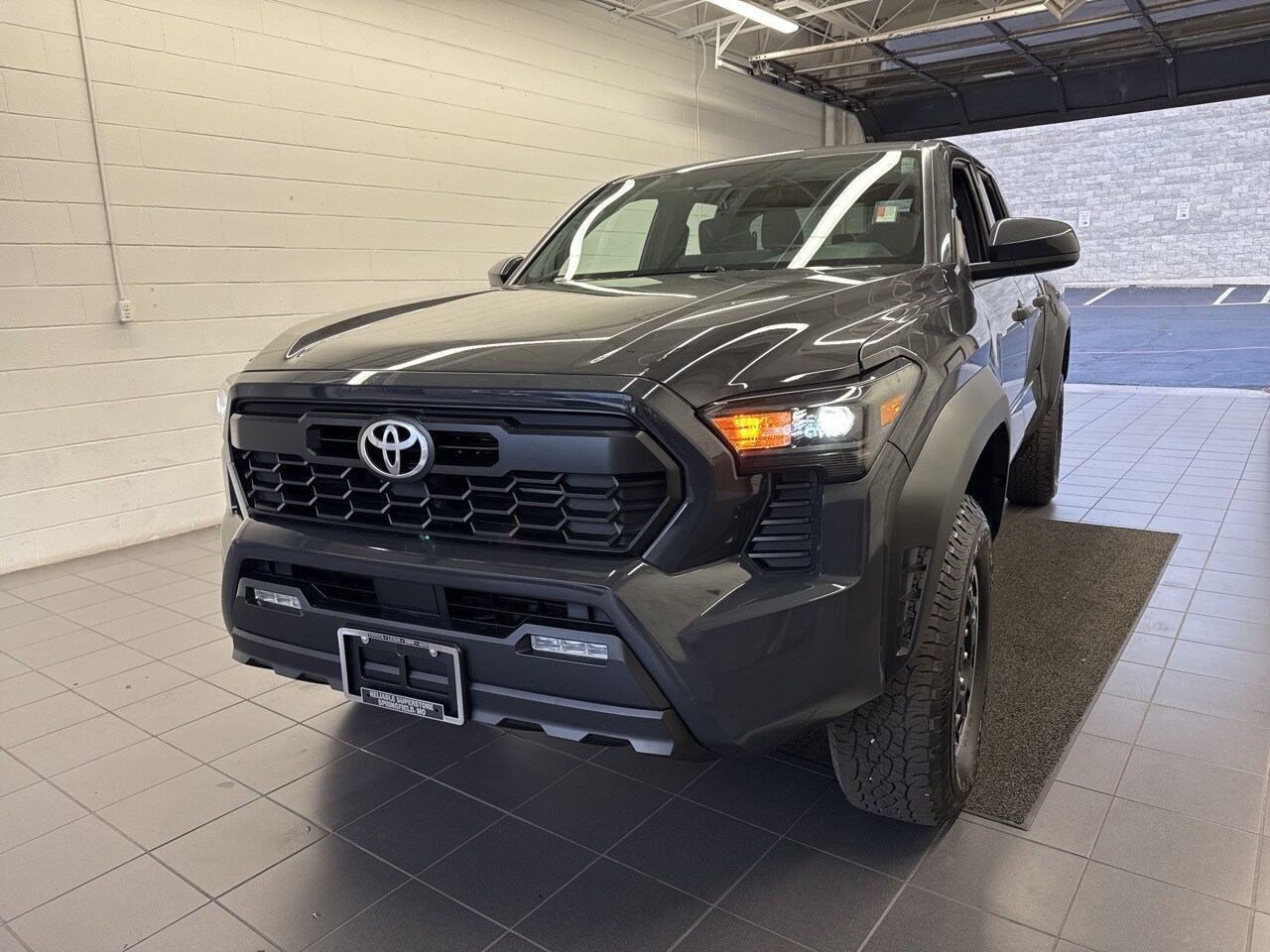 2024 Toyota Tacoma TRD Off-Road photo 3