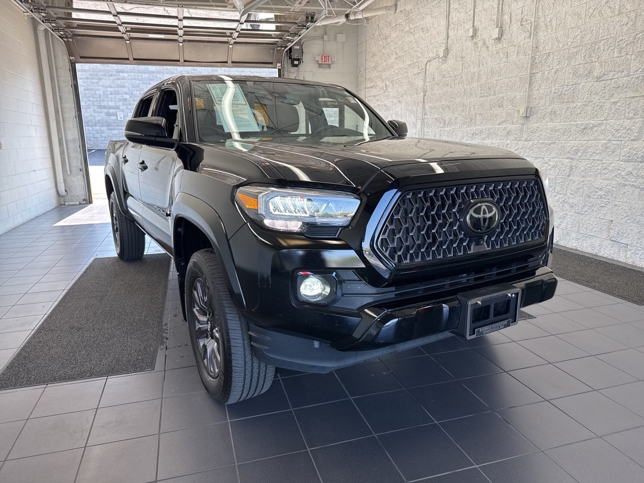 Used 2022 Toyota Tacoma Limited with VIN 3TMGZ5ANXNM518956 for sale in Springfield, MO