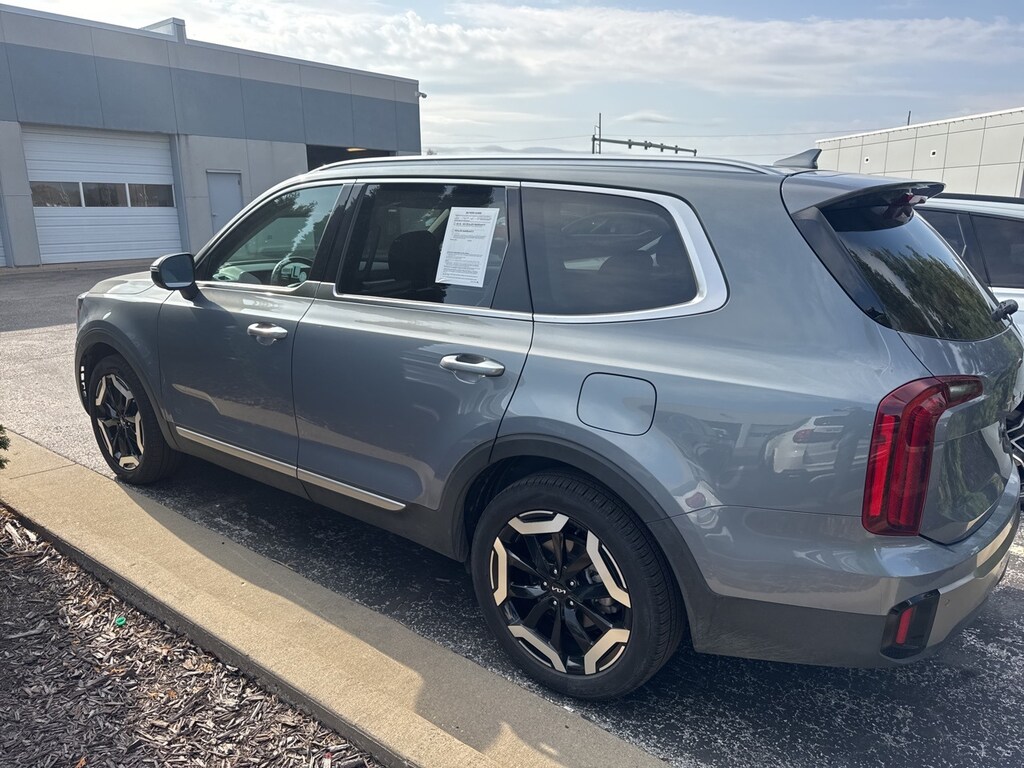 Used 2025 Kia Telluride S SUV