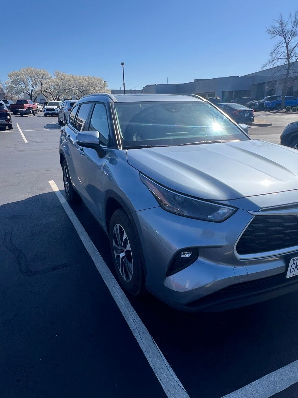2024 Toyota Highlander XLE FWD's photo